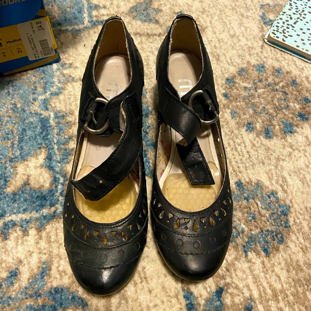 Size 37 Italian leather low heels